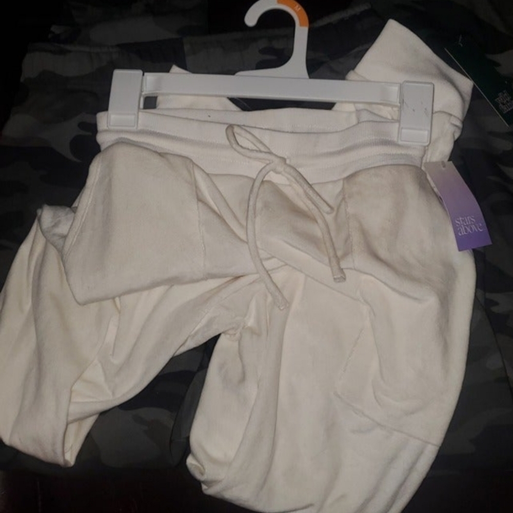 Medium 8-10 Pants Combo.  Stars above white sleep & Wild Fable fleece camo pant